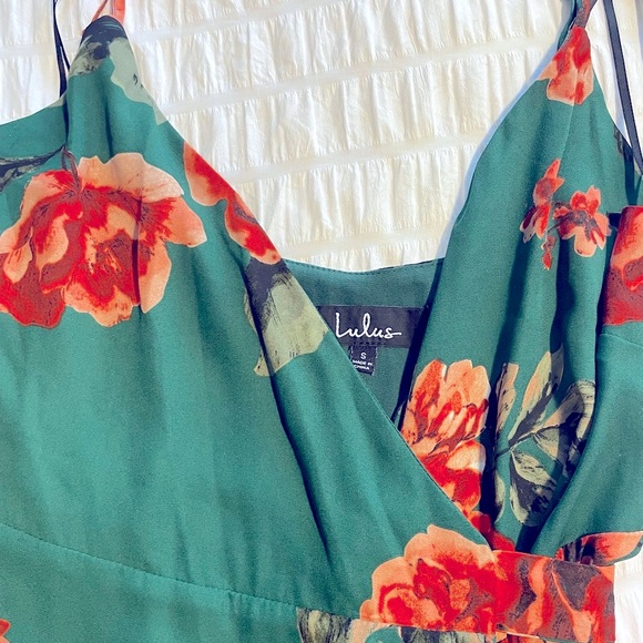 LuLu’s beautiful hunter green floral wrap dress! - Picture 4 of 6